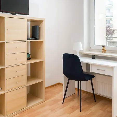 Metro Stoklosy Homely By Bookinghost Apartamento