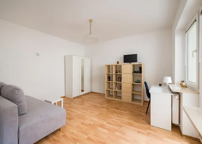 Metro Stokłosy Homely By Bookinghost