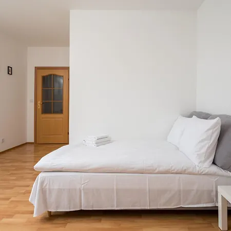 Metro Stoklosy Homely By Bookinghost *