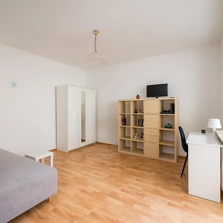 Metro Stoklosy Homely By Bookinghost