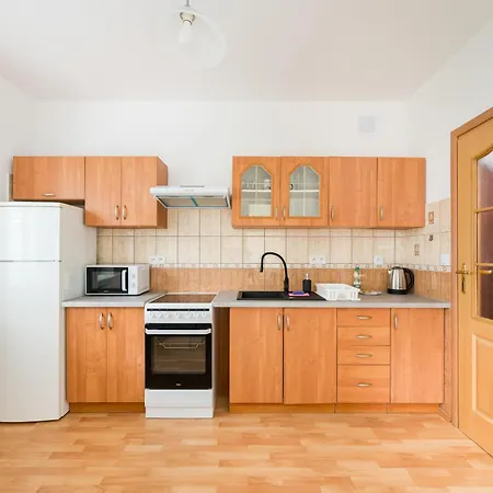 Metro Stoklosy Homely By Bookinghost Apartment