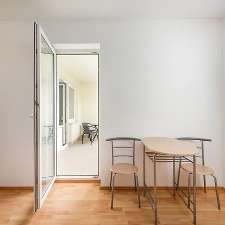 Apartment Metro Stoklosy Homely By Bookinghost