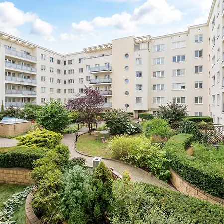 Metro Stoklosy Homely By Bookinghost Appartement *