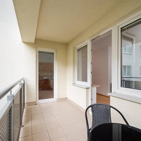 Metro Stoklosy Homely By Bookinghost Appartement *