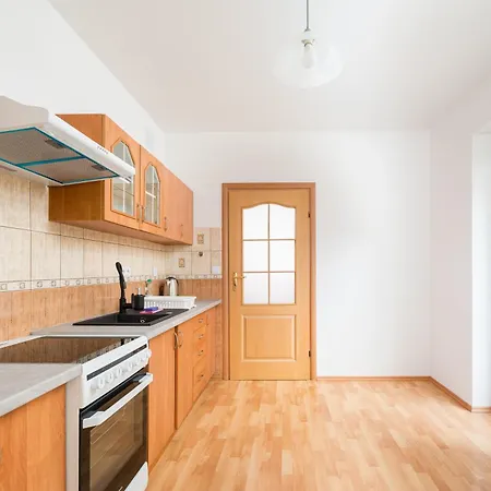 Metro Stoklosy Homely By Bookinghost Appartement *