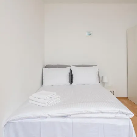 Appartement Metro Stoklosy Homely By Bookinghost *